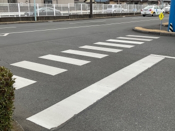 横断歩道は歩行者優先！